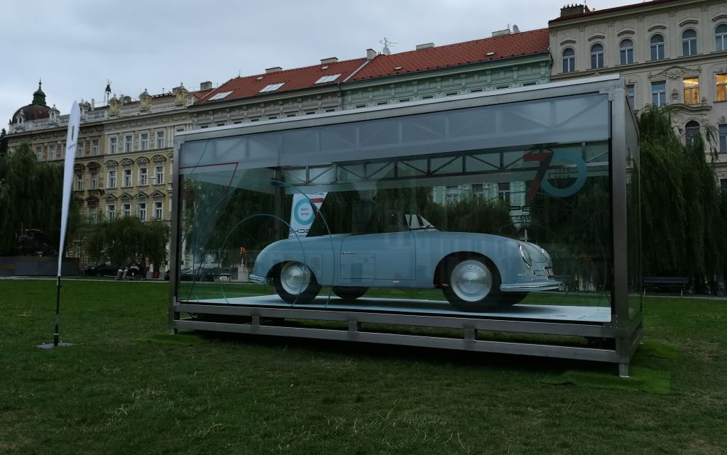 70 let automobilky Porsche s vystaveným unikátem v Praze 70 let automobilky Porsche s vystaveným unikátem v Praze